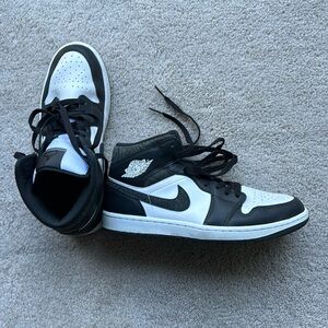 Men’s Nike Air Jordan Mid 1 SE.